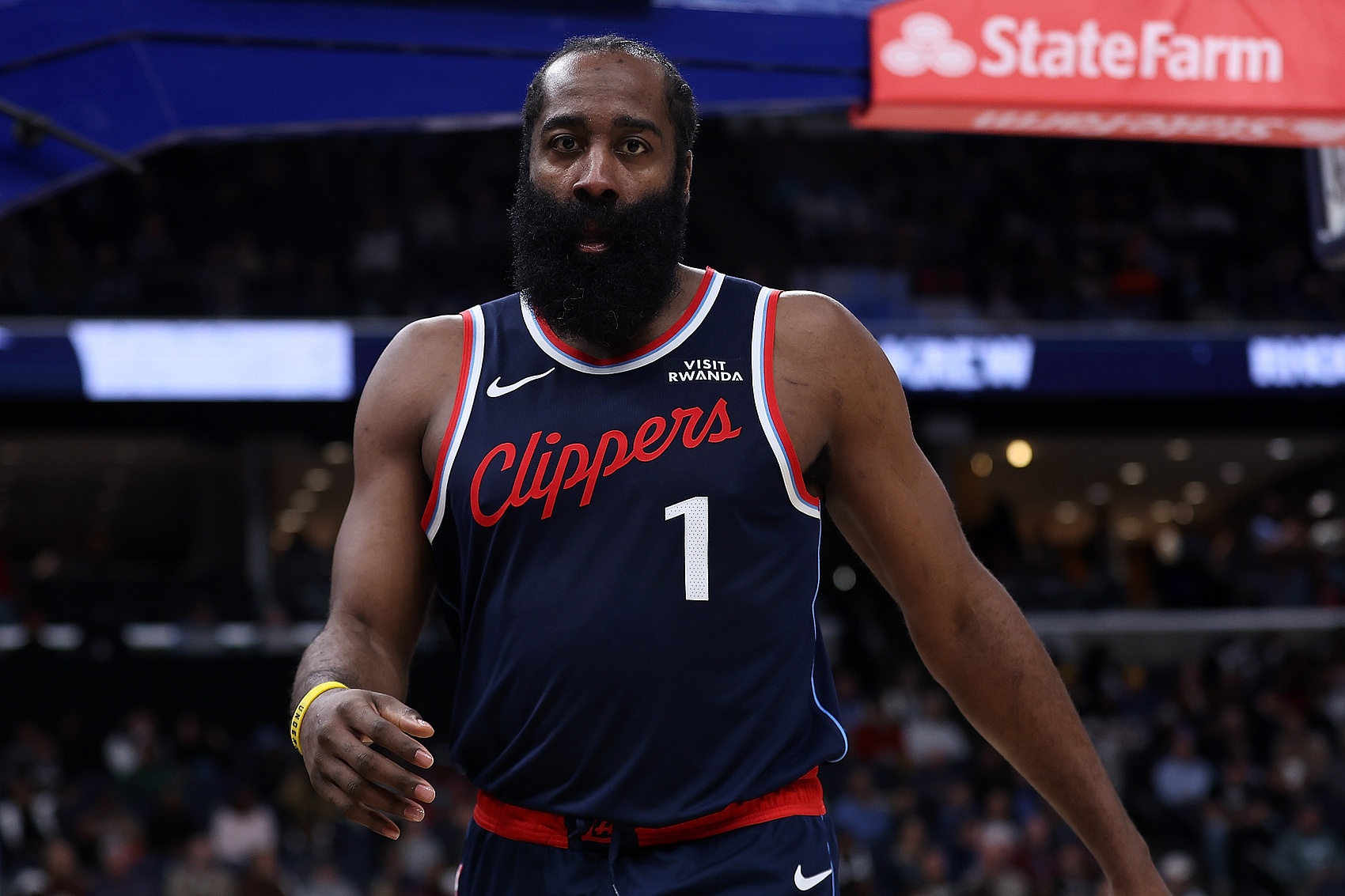 爱游戏正版-找回外线手感！哈登连续三分命中 率队扩大优势打停黄蜂